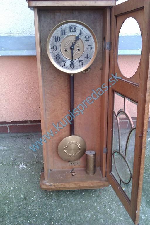  Predám starožitné dvojzavažové nástenné hodiny 